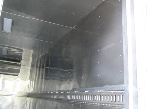 Using high-cost full-galvanized sealing plate inside the compartment for both aesthetics and long life cycle.